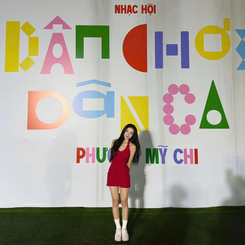 LyLy cứ xuất hiện là thế này đây- Ảnh 1.