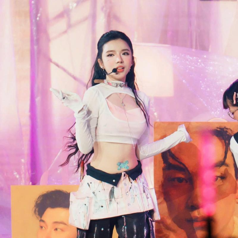 Showbiz Việt cũng có mỹ nhân nhan sắc như AI, gương mặt “bén ngót” ngày càng thu hút - Ảnh 7.