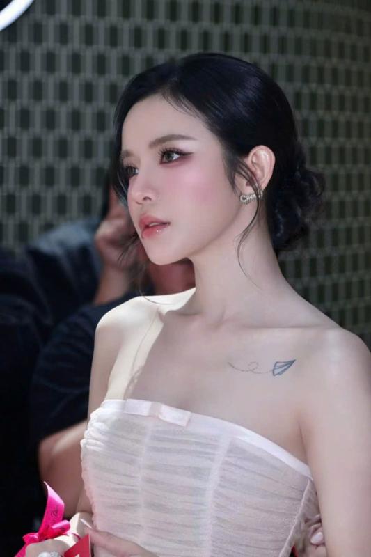 Showbiz Việt cũng có mỹ nhân nhan sắc như AI, gương mặt “bén ngót” ngày càng thu hút - Ảnh 6.