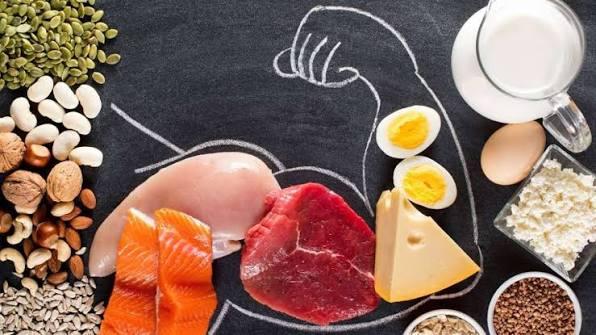 Ngoài rụng tóc, móng giòn, đây là 3 dấu hiệu cảnh báo cơ thể có thể đang thiếu protein - Ảnh 1.