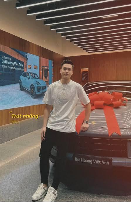 Trai đẹp 1m85 ĐT Việt Nam vừa mua biệt thự, sắm xe tiền tỷ báo hiếu bố mẹ là ai? - Ảnh 3.