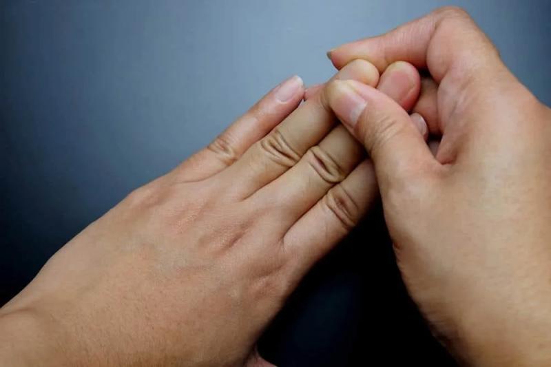 6 bất thường ở ngón tay cảnh báo nhiều bệnh nặng, đặc biệt là ung thư! - Ảnh 1.