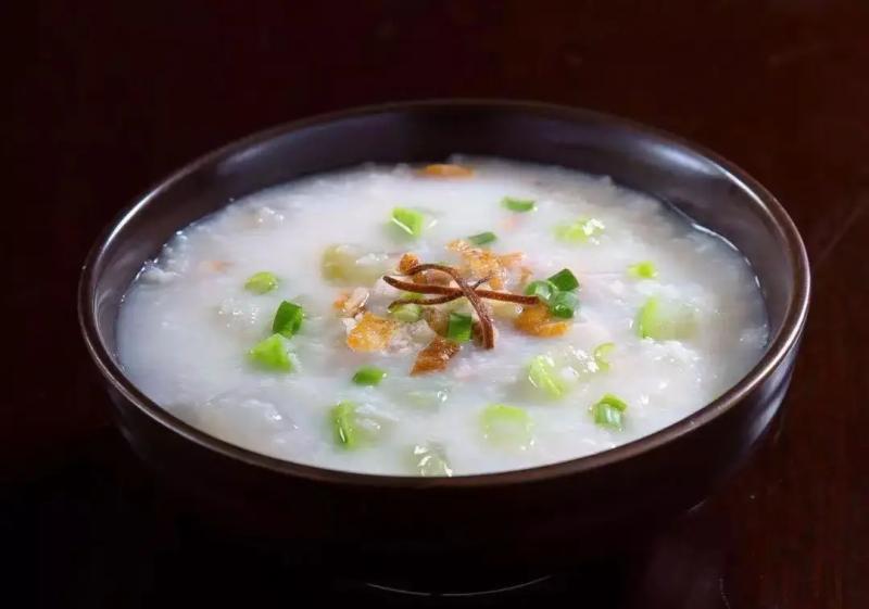 Người phụ nữ 63 tuổi gãy xương sau cú ngã nhẹ, nguyên nhân có thể bắt đầu từ thói quen ăn uống tưởng lành mạnh- Ảnh 2.