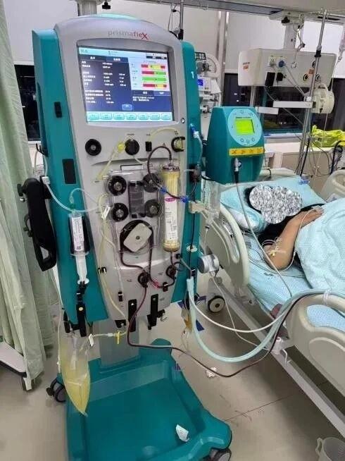 Người phụ nữ 38 tuổi đau bụng dữ dội, máu trắng đục như sữa, bác sĩ cảnh báo nguyên nhân từ thói quen ăn uống quen thuộc- Ảnh 1.