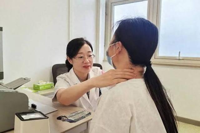 Nữ sinh 15 tuổi mắc ung thư tuyến giáp di căn hạch vì thói quen ngủ muộn - Ảnh 1.