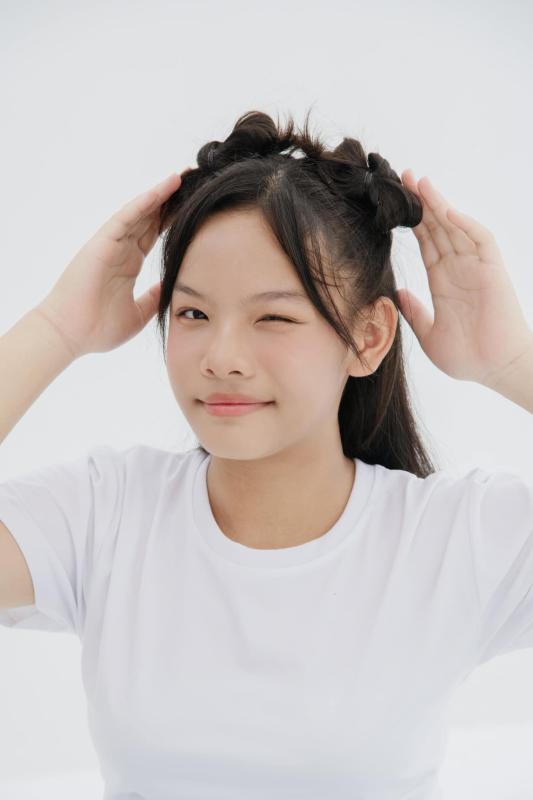3 con gái của Phạm Quỳnh Anh giống mẹ cùng 1 khuôn, chị cả nay đã cao hơn mẹ, trổ mã xinh đẹp ai cũng ngỡ ngàng- Ảnh 3.