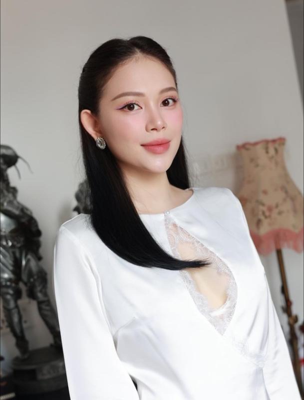 Cô bé bị bạn bè xa lánh vì da quá trắng giờ lớn lên làm dâu gia tộc nghìn tỷ, sống trong dinh thự tại TP.HCM- Ảnh 2.
