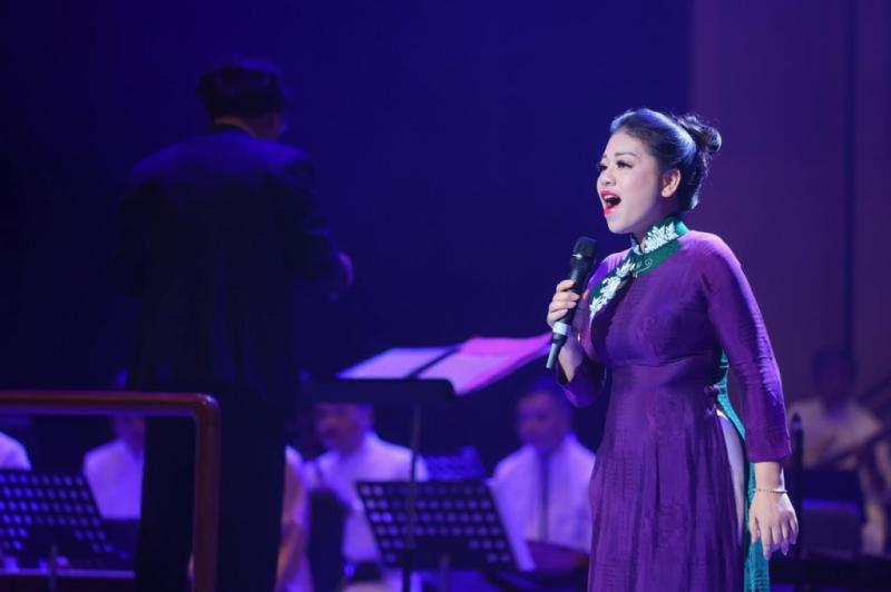 Thu nhập của "nữ hoàng nhạc đỏ" có học vị Tiến sĩ, là mẹ đơn thân 4 con- Ảnh 2.
