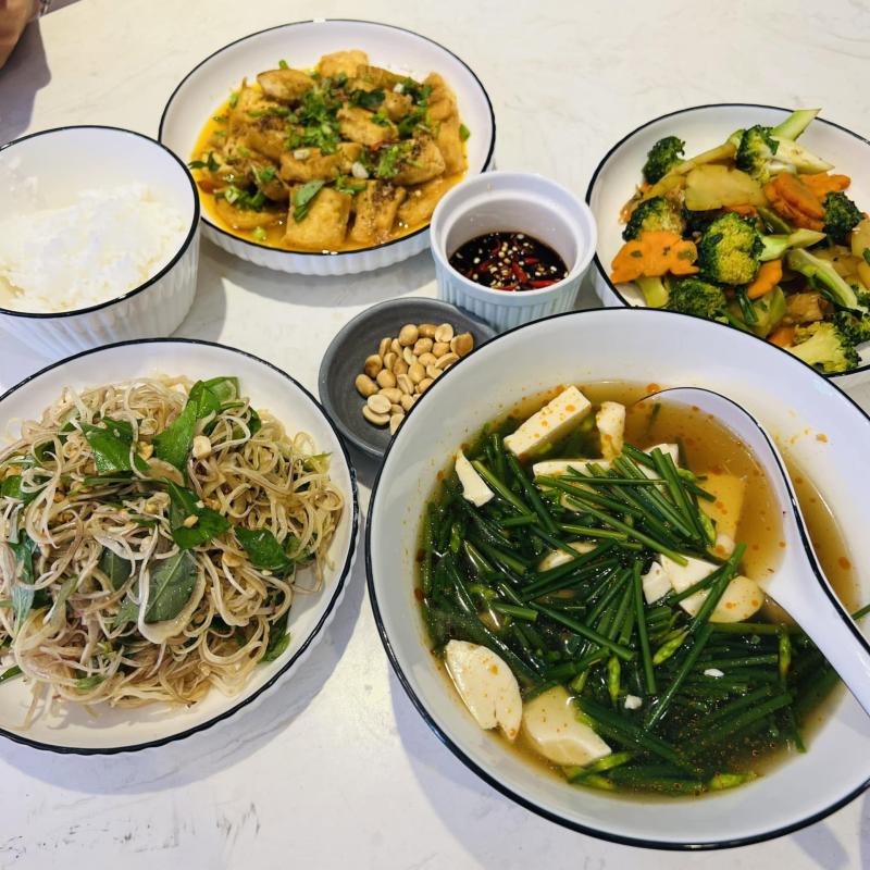 Mâm cơm nhà của LyLy- Ảnh 12.