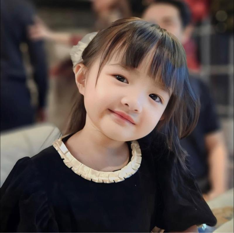 Em bé Vbiz vừa sinh đã có bức ảnh 1,5 triệu like: Tiểu thư tập đoàn nhựa, lớn lên xinh như Chương Nhược Nam- Ảnh 3.