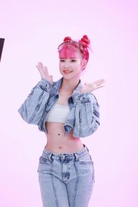 Nữ ca sĩ SN 1990 quê Đồng Nai chạy show đến kiệt sức khắp miền Tây, có đêm kiếm 800 triệu, mua nhà 3 tầng chục tỷ