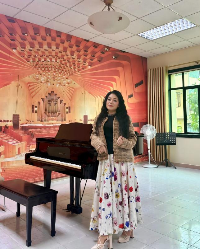 Thu nhập của "nữ hoàng nhạc đỏ" có học vị Tiến sĩ, là mẹ đơn thân 4 con- Ảnh 3.