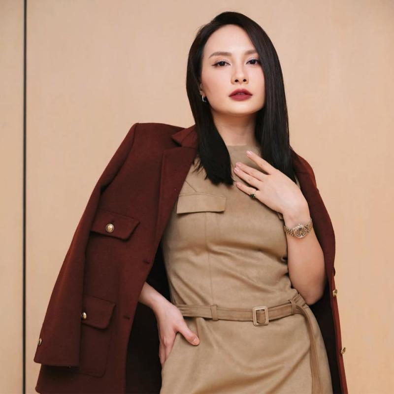Mỹ nhân Vbiz bị cả nước nhầm là Thượng uý: 10 tuổi đã là thần đồng, biến mất 6 năm trở lại quá đỉnh- Ảnh 1.
