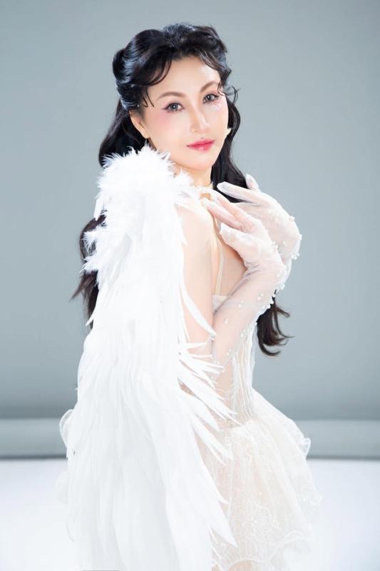 Nữ ca sĩ SN 1986 quê Cà Mau mua được nhà nhờ 1 bài hát, chạy 11 show/đêm, đổi 10 chiếc xe- Ảnh 3.