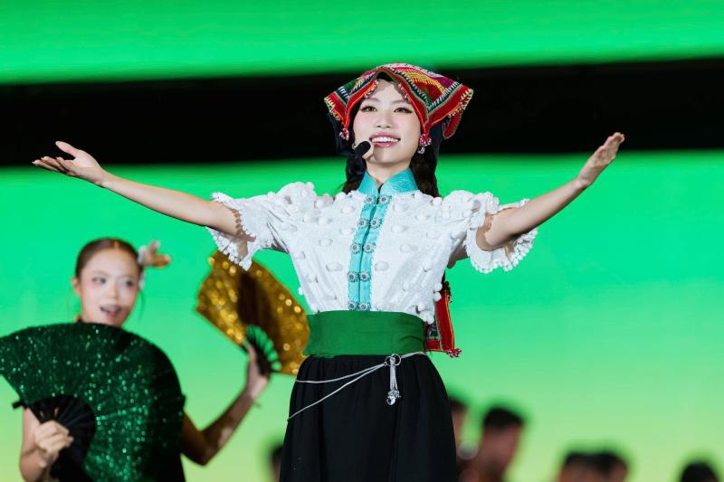 Nhạc Hội Dân Chơi Dân Ca của Phương Mỹ Chi: Một “con thuyền văn hóa” nhiều tham vọng- Ảnh 15.