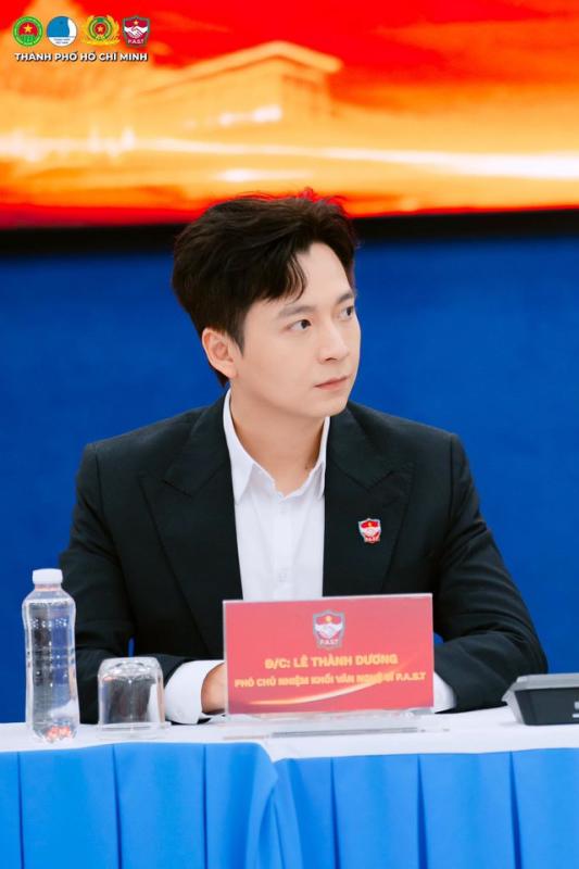 Thu nhập của Phó Chủ nhiệm CLB thành phố được đề cử đẹp nhất thế giới- Ảnh 4.
