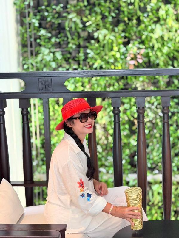 Cô bé gặt đậu phộng phụ mẹ lớn lên thành mỹ nhân tuyệt sắc, màn ảnh Việt phải chao đảo theo- Ảnh 9.
