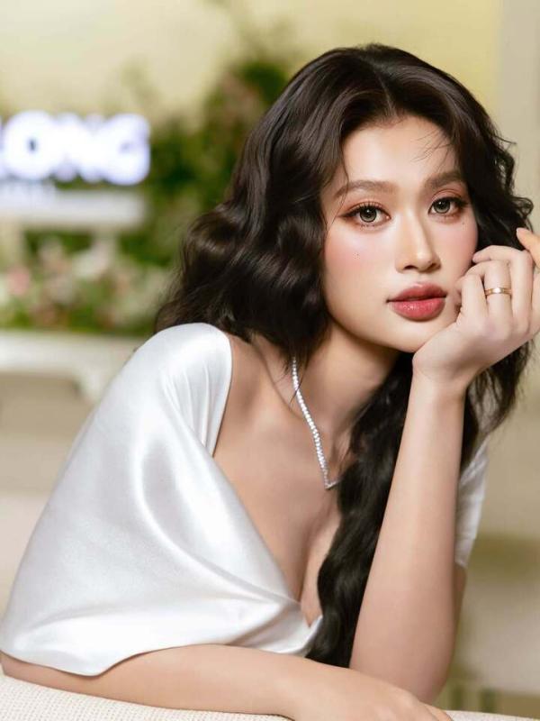Hoa hậu Thiên Ân: Nữ chính phim dẫn đầu phòng vé, sở hữu nhà riêng ở tuổi 26- Ảnh 5.