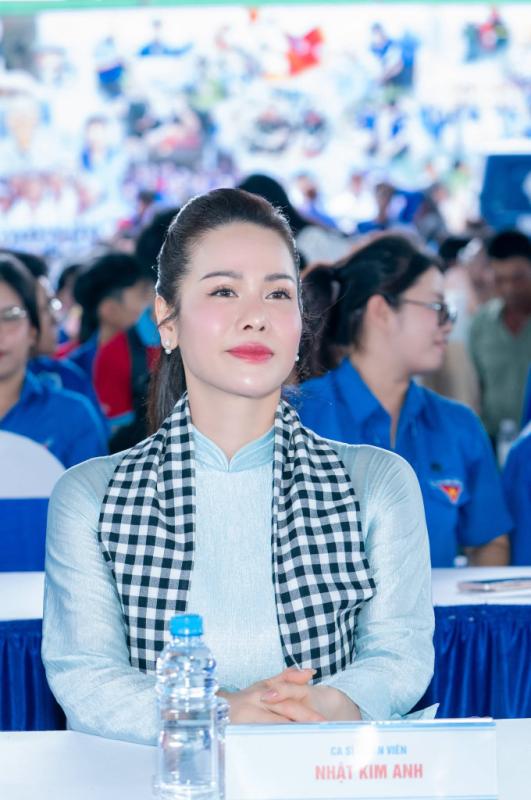 Ca sĩ SN 1985 quê Thanh Hoá là hiện tượng mạng, bán cà phê thành đại gia, sống trong biệt thự 20 tỷ- Ảnh 4.