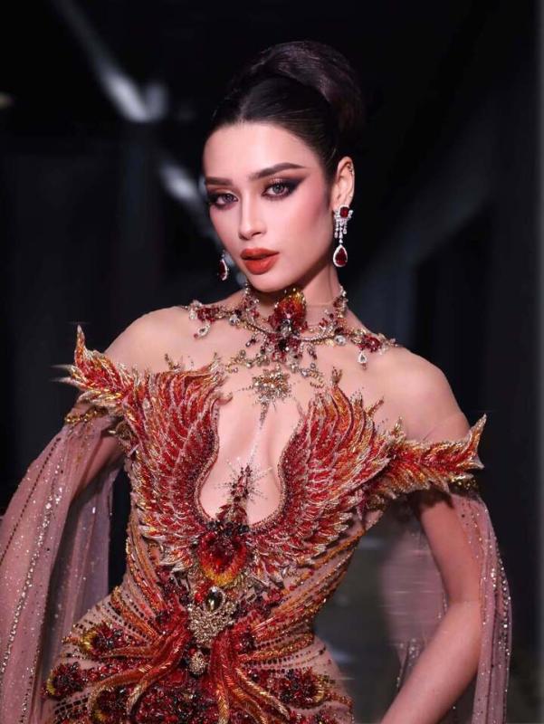 Hành trình giành Á hậu 4 Miss Grand International 2026 của Emoura Phạm- Ảnh 4.