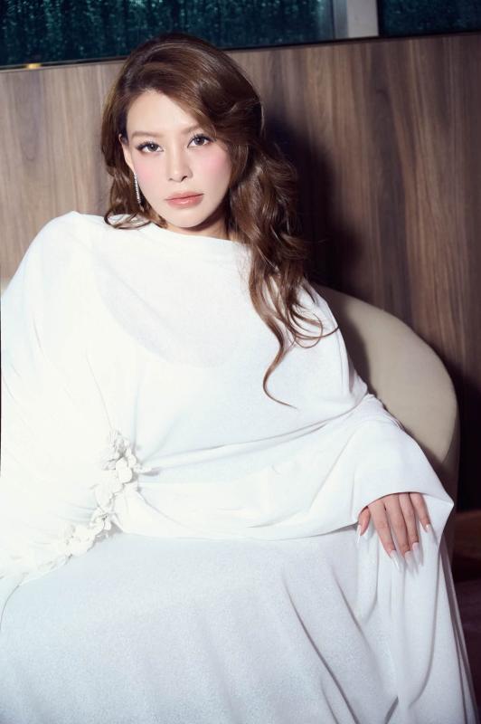 Thủ khoa Nhạc viện sắc vóc chấp 10 hoa hậu, ngày càng xinh đẹp được đại gia showbiz cưng chiều như bà hoàng- Ảnh 1.