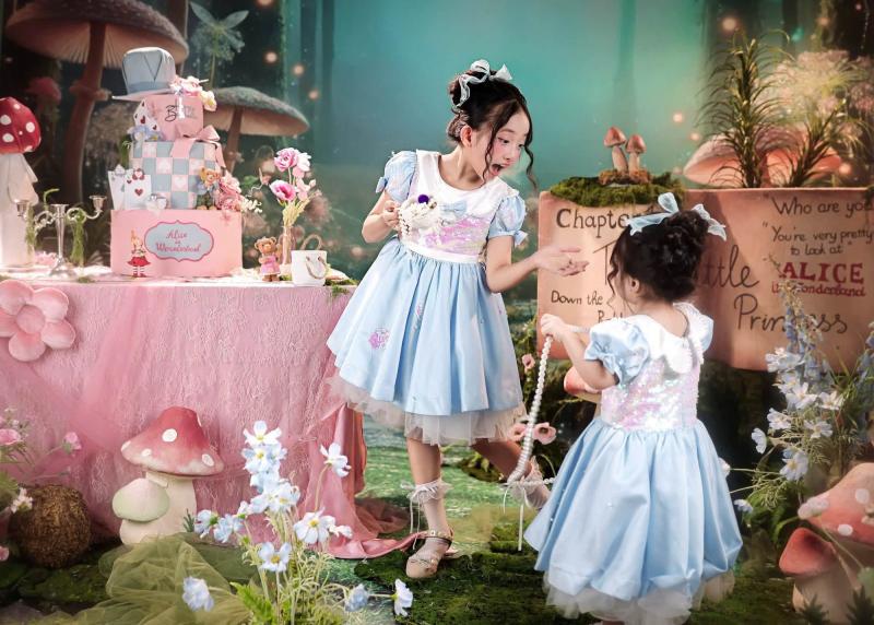 Hai nàng công chúa nhà Khánh Thi - Phan Hiển: Chị dịu dàng, em lém lỉnh- Ảnh 2.