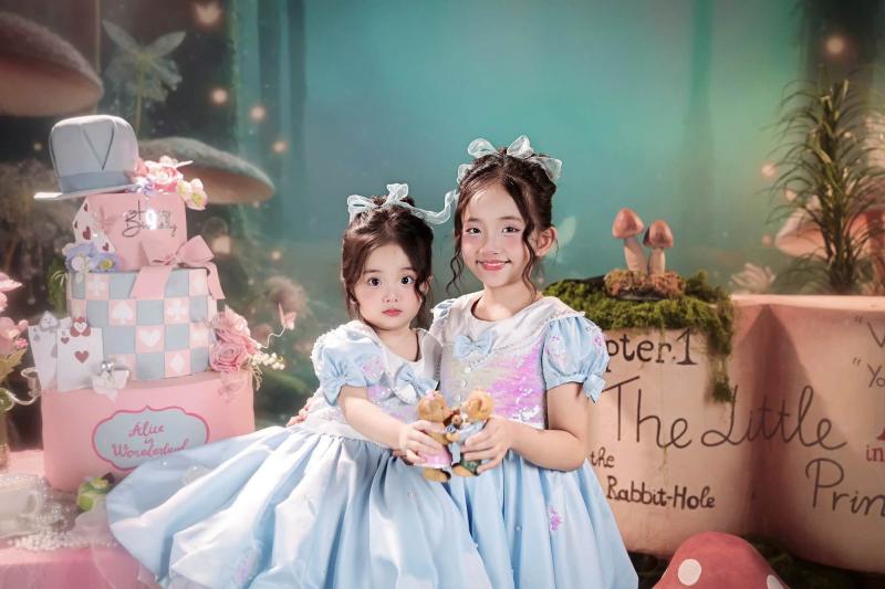 Hai nàng công chúa nhà Khánh Thi - Phan Hiển: Chị dịu dàng, em lém lỉnh- Ảnh 3.