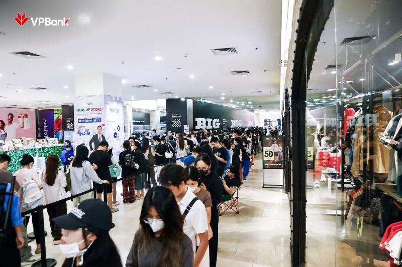Bên trong pop-up store BIGBANG hot nhất lúc này tại Hà Nội: V.I.P xếp hàng dài cả cây số, lightstick 20 năm lung linh cỡ này- Ảnh 4.