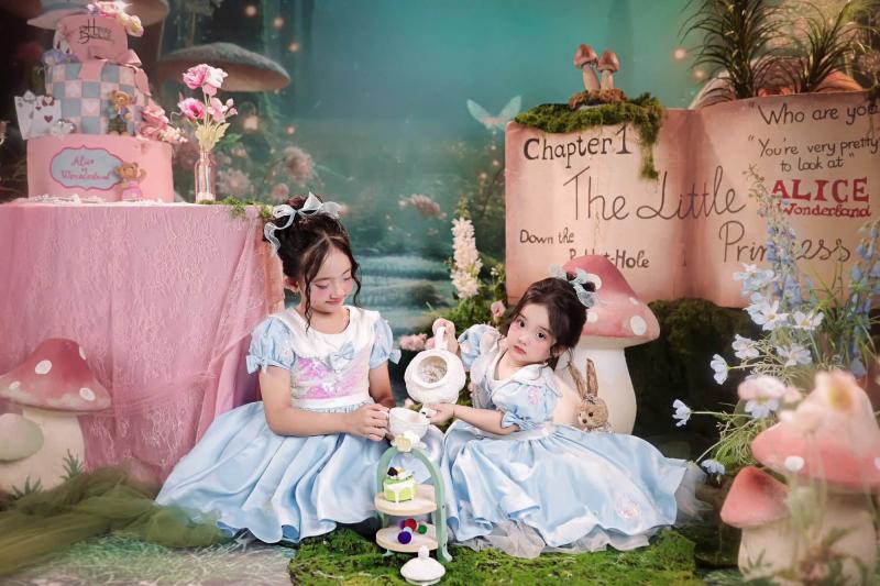Hai nàng công chúa nhà Khánh Thi - Phan Hiển: Chị dịu dàng, em lém lỉnh- Ảnh 1.