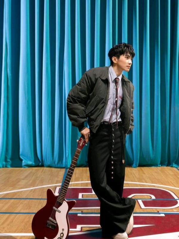 Nam ca sĩ vừa gặp sự cố "ngượng chín mặt" ở concert Tinh Hà Say Hi, may là có visual sáng tỏa tự tin chữa cháy!- Ảnh 3.