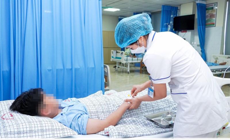 Ăn món quen thuộc trong bữa tối, bé trai 14 tuổi nguy kịch - Ảnh 1.