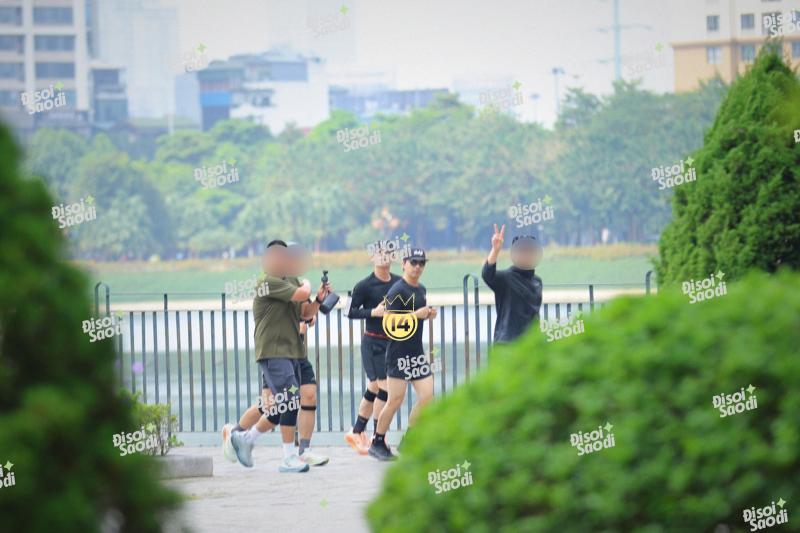Ảnh độc quyền: Bắt gặp Taeyang dậy sớm chạy bộ ở Hà Nội, năng lượng hừng hực sẵn sàng concert BIGBANG tối nay! - Ảnh 5.