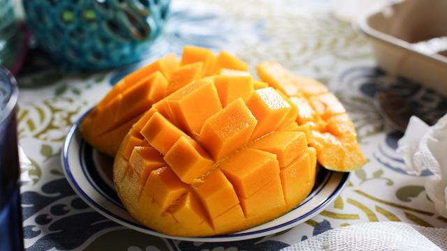 Cảnh báo thói quen ăn trái cây sai Cách: Đừng để sức khỏe bị ảnh hưởng - Ảnh 1.