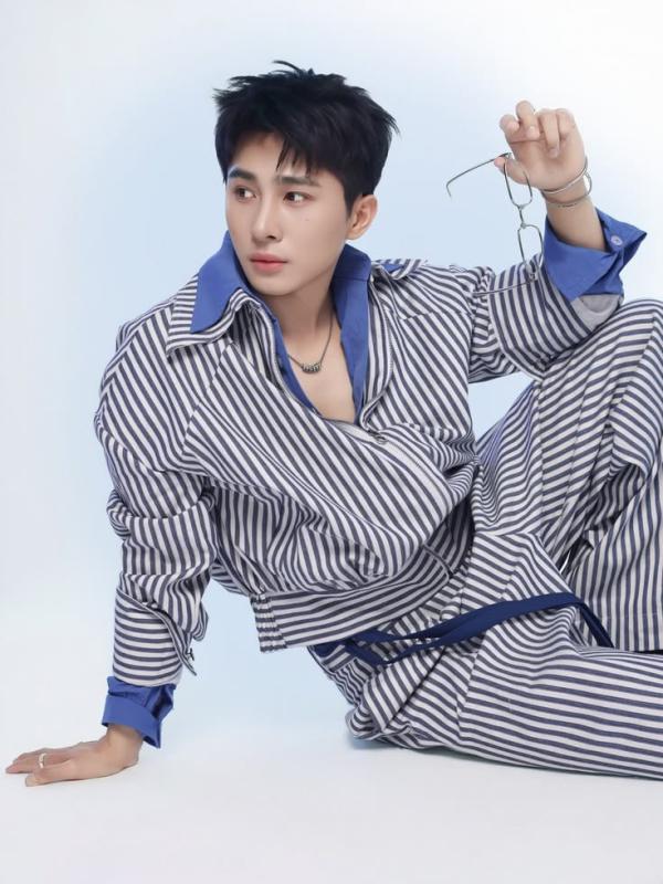 Nam ca sĩ vừa gặp sự cố "ngượng chín mặt" ở concert Tinh Hà Say Hi, may là có visual sáng tỏa tự tin chữa cháy!- Ảnh 9.