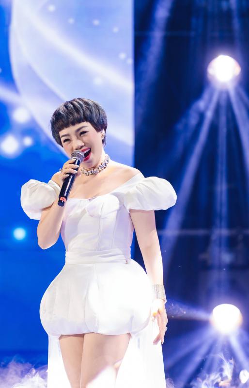 Hòa Minzy xinh như công chúa, Phan Mạnh Quỳnh - Quách Văn Thơm mang loạt hit thăng hoa tại WeFamily Awards - Ảnh 14.