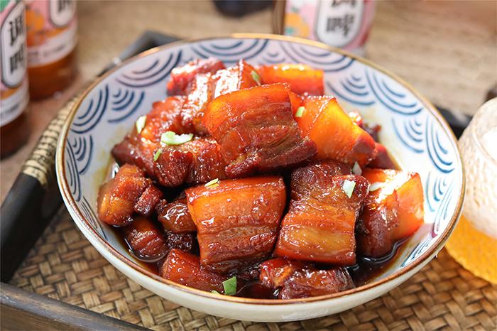 Bé trai 14 tuổi nguy kịch sau khi ăn đùi gà và thịt lợn kho - Ảnh 2.