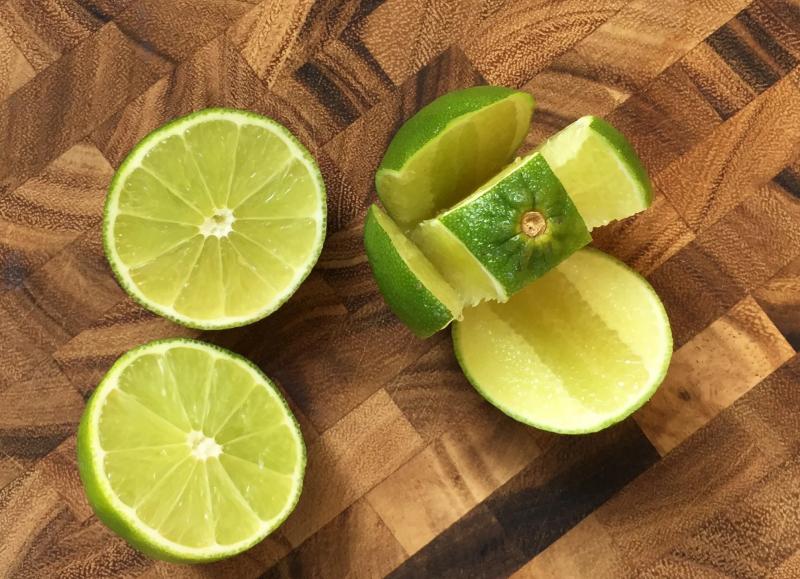 Cắt đôi quả chanh rồi "bôi khắp nhà": Những hiệu quả "vàng mười" sẽ khiến bạn bất ngờ - Ảnh 1.