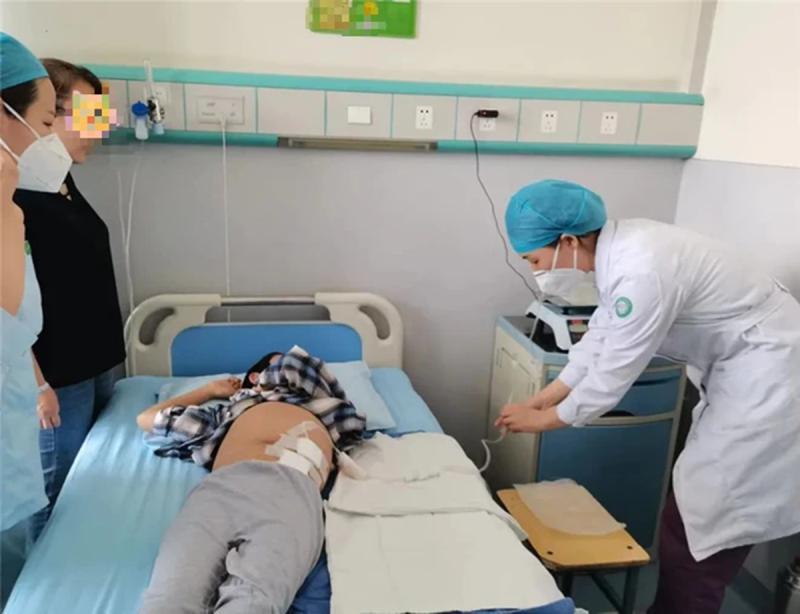 Bé trai 8 tuổi nhập viện nguy kịch vì hay được bố mẹ cho uống thứ nước "vạn người mê" - Ảnh 1.