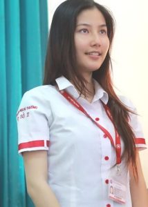 Hot girl Ngoại thương giờ làm dâu hào môn, vừa cưới được mẹ chồng tặng biệt thự có cả hầm rượu