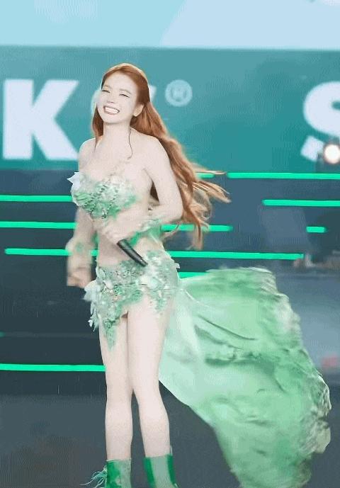 "Thót tim" trước diện mạo bỏng mắt của mỹ nữ hot nhất làng DJ Việt hiện tại- Ảnh 1.
