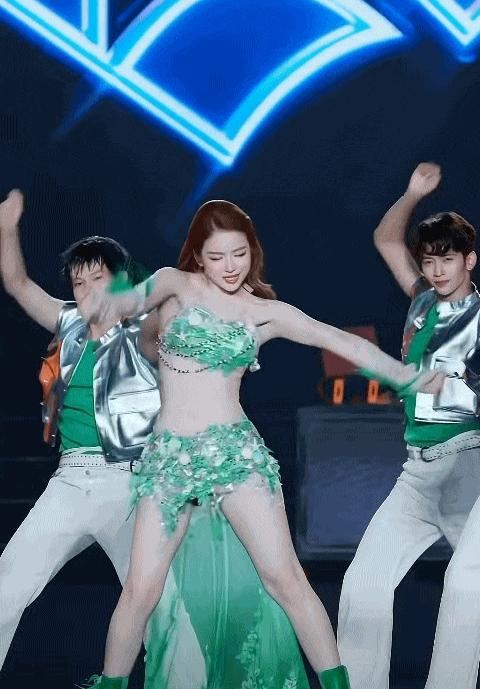 "Thót tim" trước diện mạo bỏng mắt của mỹ nữ hot nhất làng DJ Việt hiện tại- Ảnh 2.