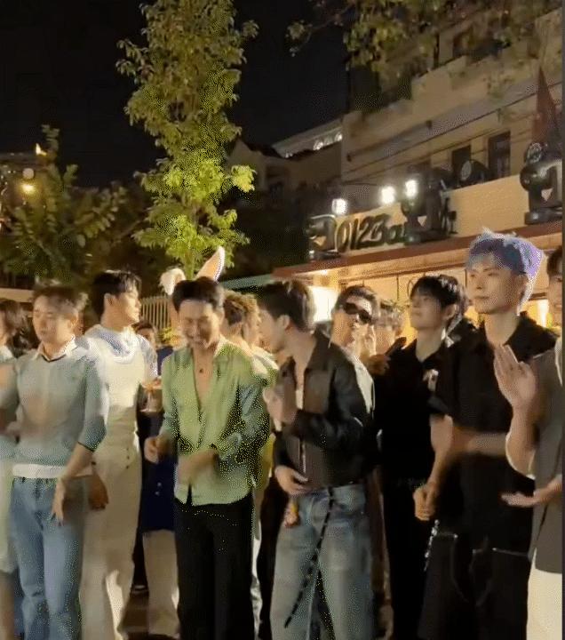 Cả dàn gái xinh cùng nửa showbiz chung vui với vợ chồng Emily - BigDaddy- Ảnh 8.