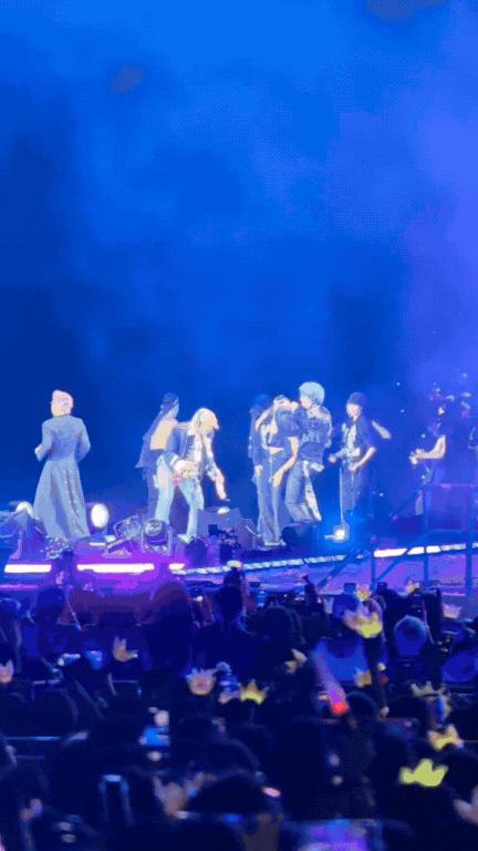 Tất tần tật concert BIGBANG Day 1 tại Mỹ Đình: Vừa bước vào đã thấy "đủ tiền vé", giáo án thực chiến cho team Day 2 tối nay!- Ảnh 4.