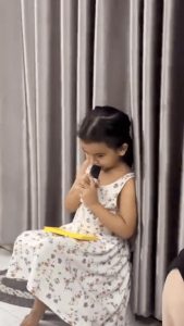 Con gái Võ Hạ Trâm "giao diện Ấn Độ nhưng hệ điều hành miền Tây", thừa hưởng giọng hát cao vút của mẹ