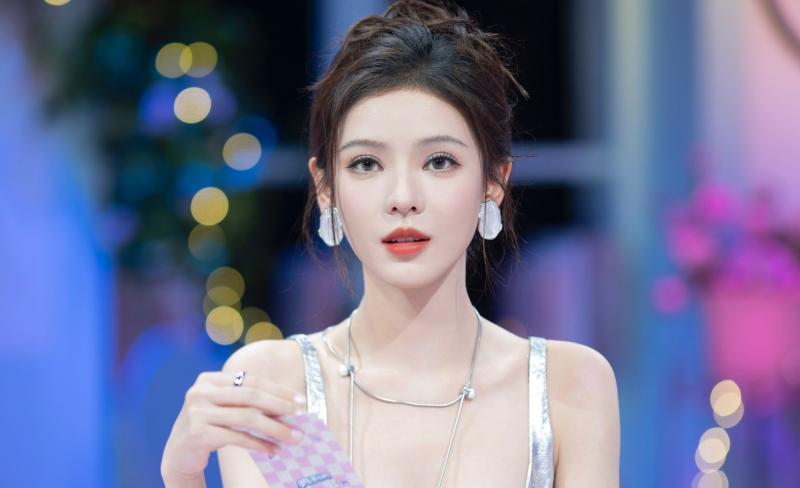 10 mỹ nhân Trung Quốc đẹp không góc chết: Dương Mịch át vía Địch Lệ Nhiệt Ba, top 1 càng tranh cãi càng khó chê- Ảnh 1.