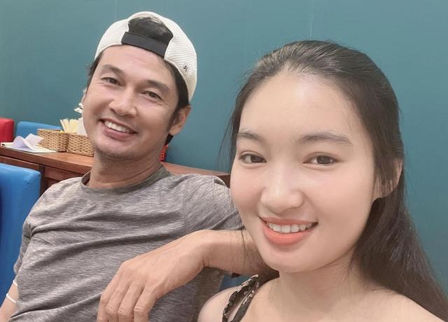Nam diễn viên U60 sang Mỹ: "Đi Mỹ tươi cười vậy chứ lòng cũng buồn" - Ảnh 2.
