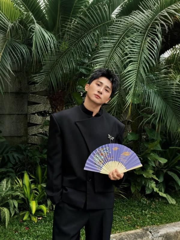 Nam ca sĩ vừa gặp sự cố "ngượng chín mặt" ở concert Tinh Hà Say Hi, may là có visual sáng tỏa tự tin chữa cháy!- Ảnh 6.