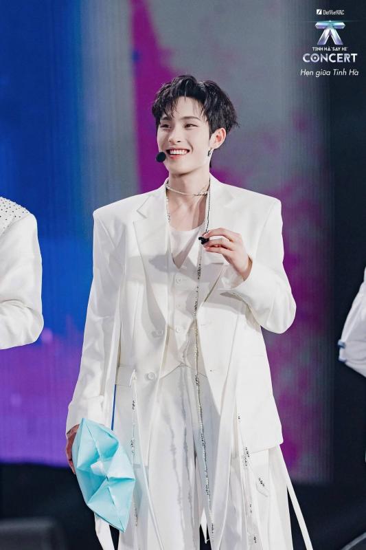 Wren Evans rút khỏi show diễn trường đại học- Ảnh 2.
