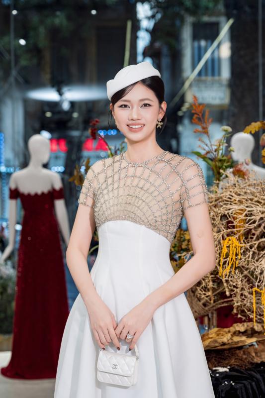 Đỗ Mỹ Linh đọ sắc cùng hội dâu hào môn, 1 Hoa hậu bí ẩn nhất Vbiz bất ngờ xuất hiện - Ảnh 7.