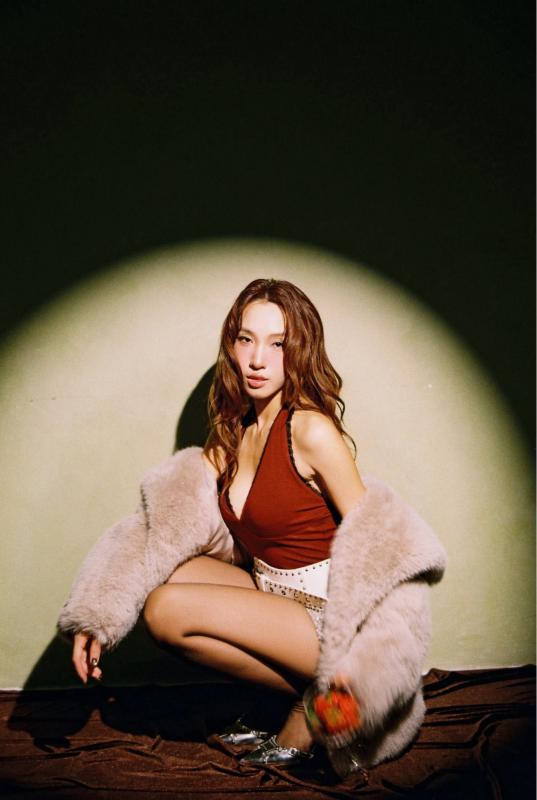 “Crush quốc dân” của Vbiz sở hữu hit 200 triệu views, mẹ 2 con vóc dáng bốc lửa- Ảnh 15.